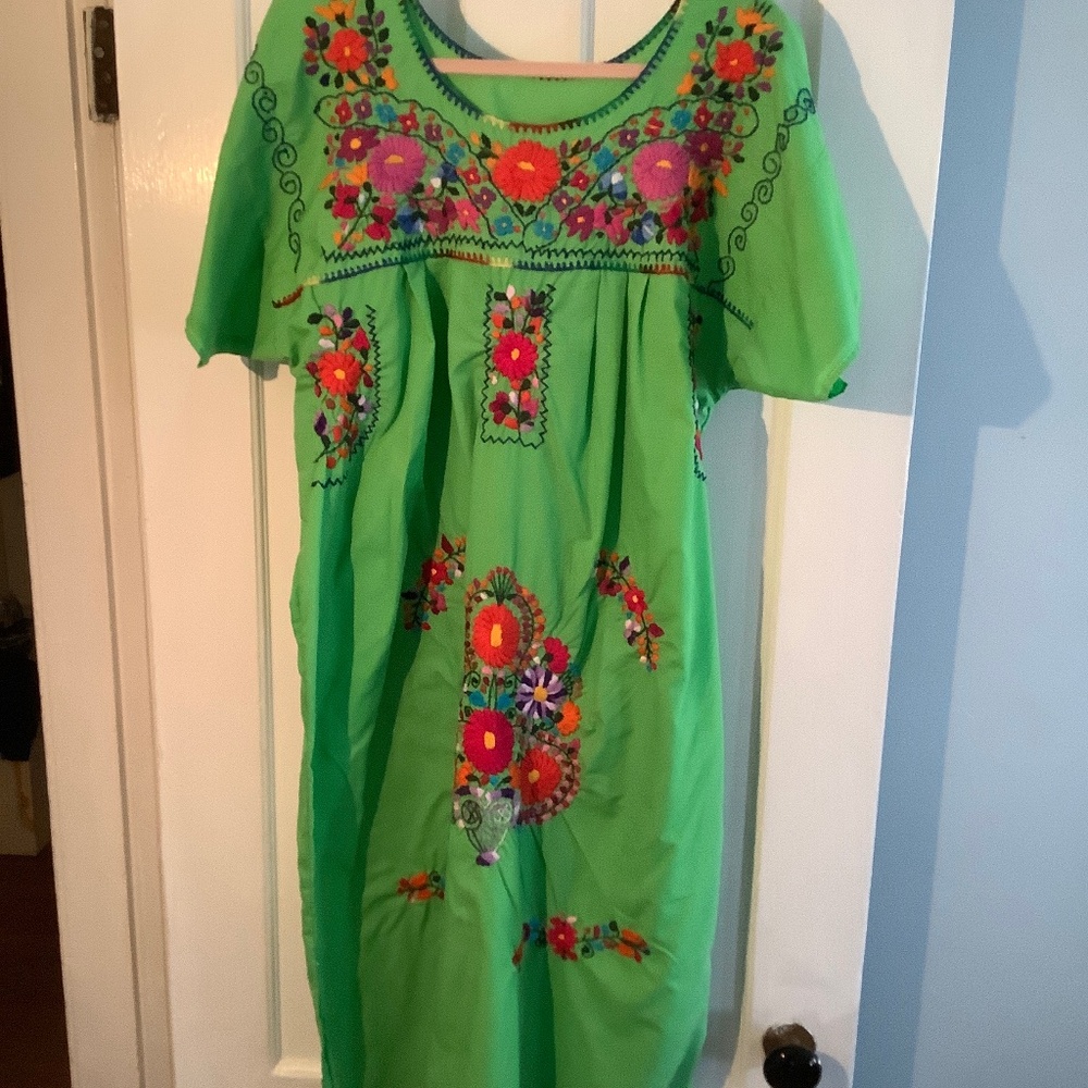Vintage bright pretty Green Dress from Mexico.